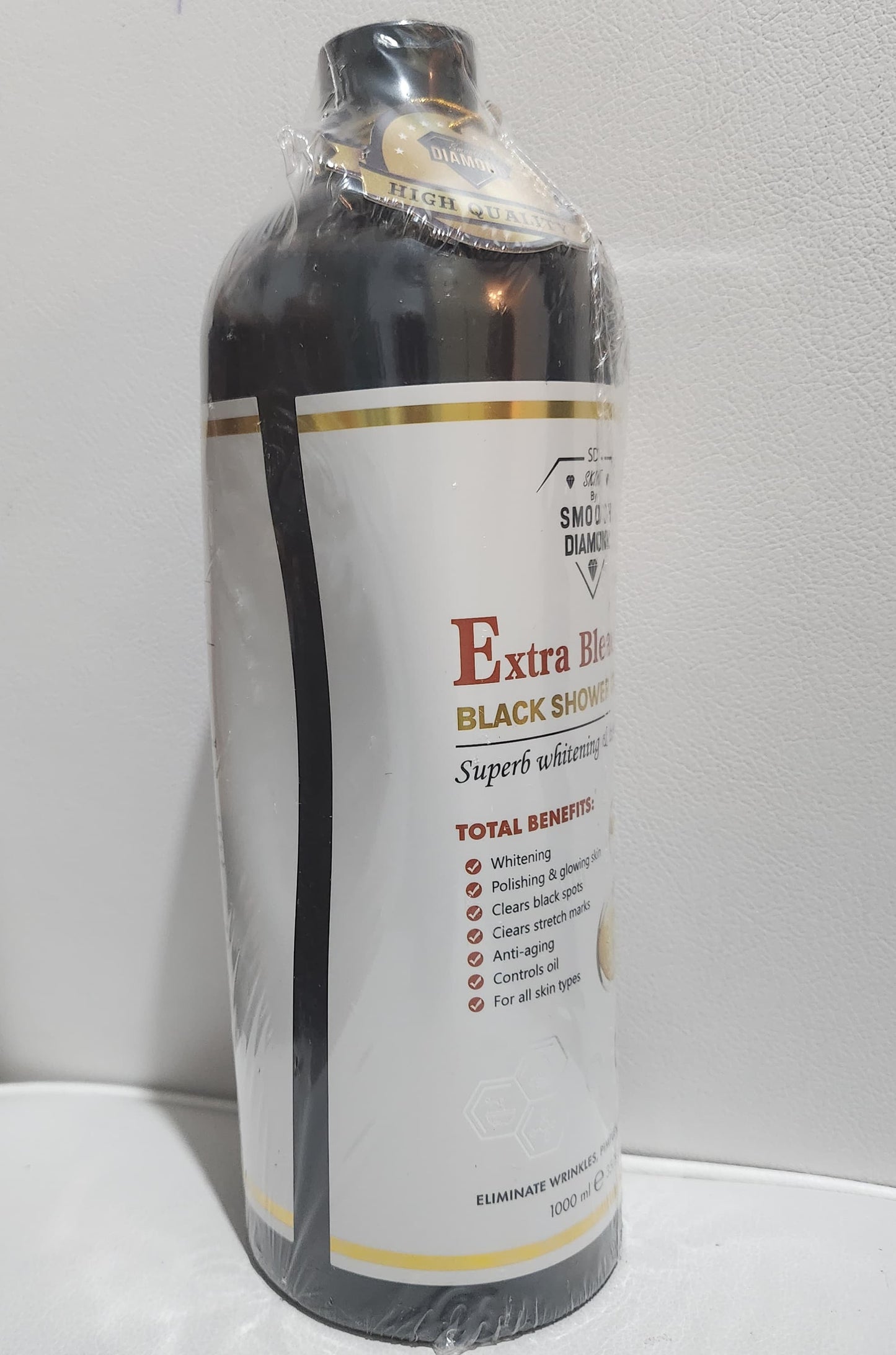 Smooth Diamond Extra Bleaching Black Shower Cream, SPF 30, Whitening & Exfoliating Formula, 1000ml, Anti-Aging Benefits