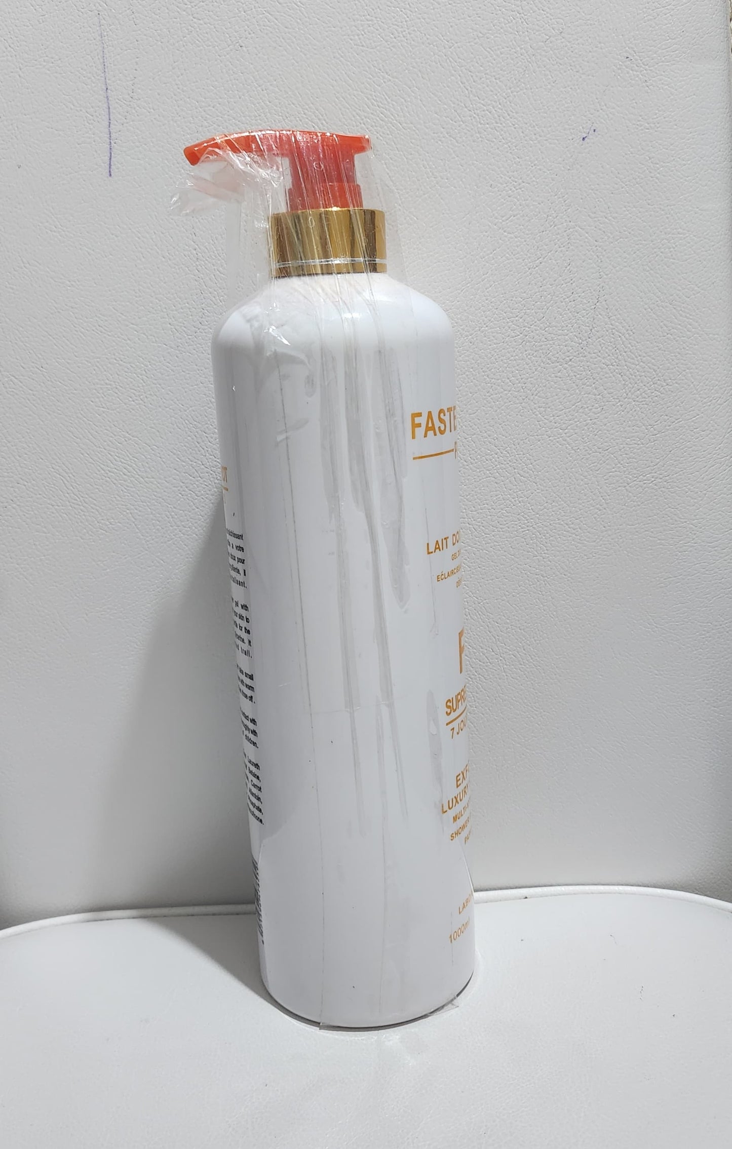 Faster White Paris Supreme Carrot Exfoliating Luxury Shower Gel Milk 1000ml Multi-Vitamin Lightening Formula