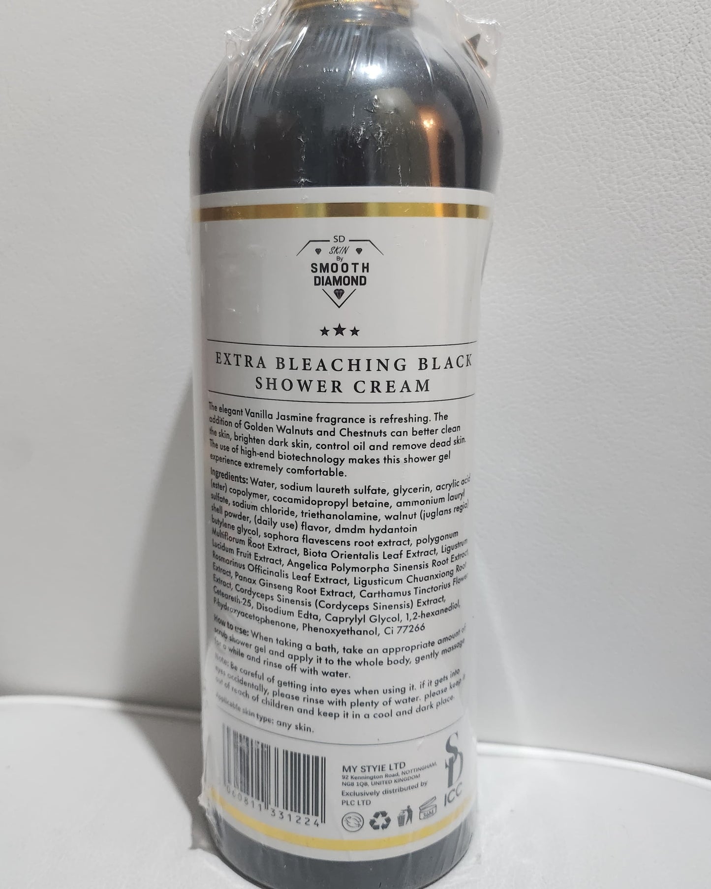 Smooth Diamond Extra Bleaching Black Shower Cream, SPF 30, Whitening & Exfoliating Formula, 1000ml, Anti-Aging Benefits