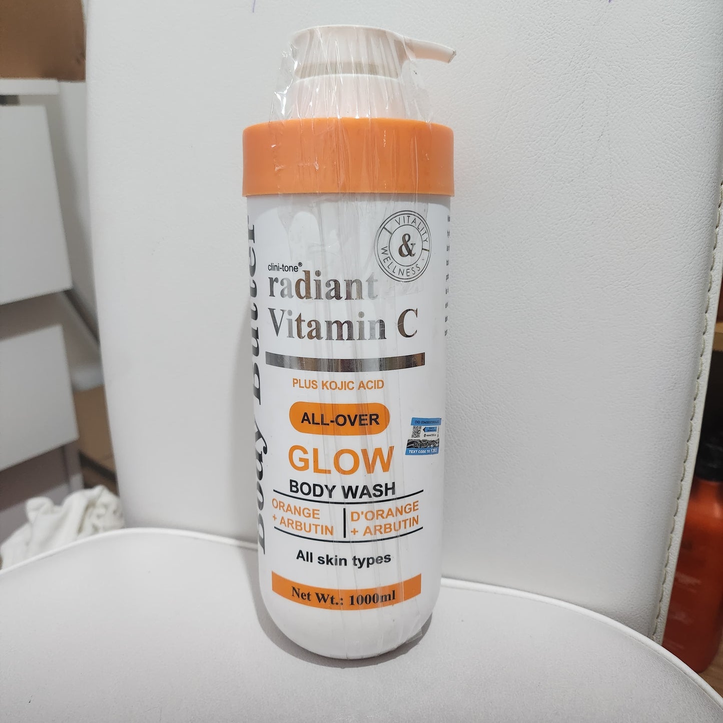 Clinitone Radiant Vitamin C Glow Body Butter Shower Gel  1000ml .