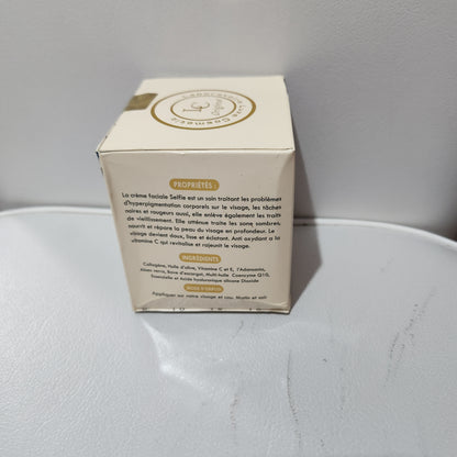 Selfie Facial Cream Whitening Anti-Stain Anti-Aging Enriched with Vitamin C & E for Radiant Skin