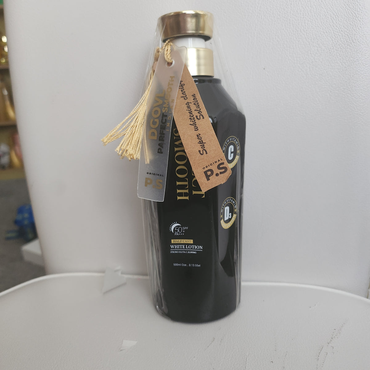 Perfect Smooth White Lotion 500ml Bottle with Gold Cap and Label for Smooth Skin Care