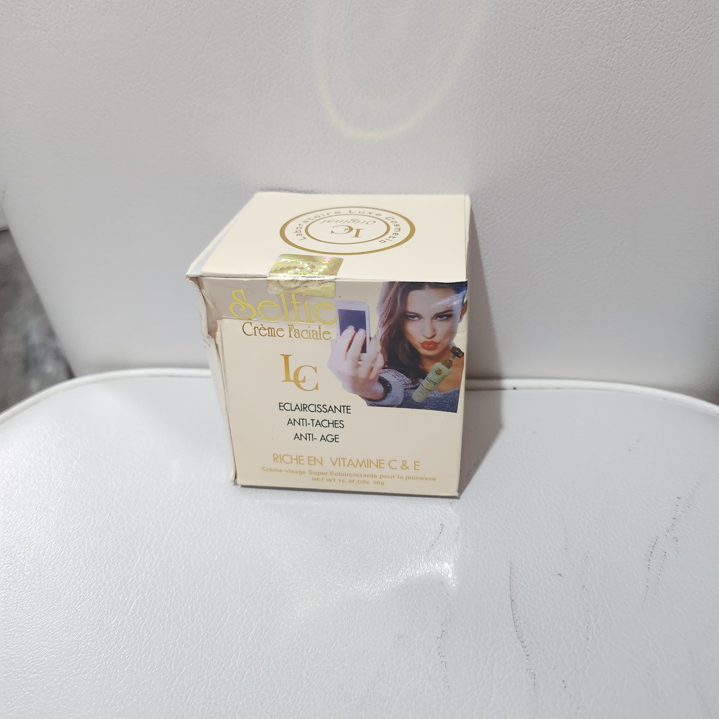 Selfie Facial Cream Whitening Anti-Stain Anti-Aging Enriched with Vitamin C & E for Radiant Skin