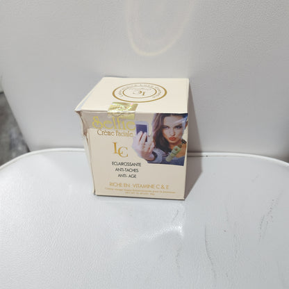 Selfie Facial Cream Whitening Anti-Stain Anti-Aging Enriched with Vitamin C & E for Radiant Skin